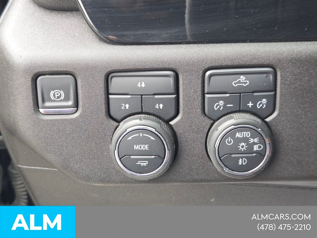 Used 2025 Black Chevrolet LT image 27