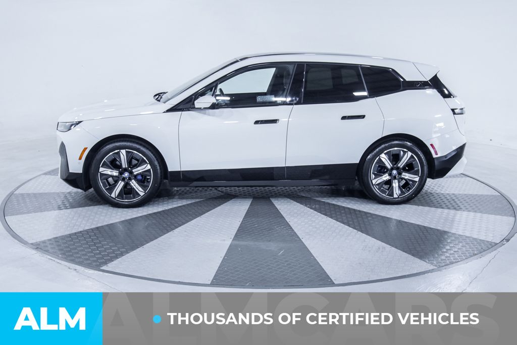 Used 2023 White BMW xDrive50 image 4
