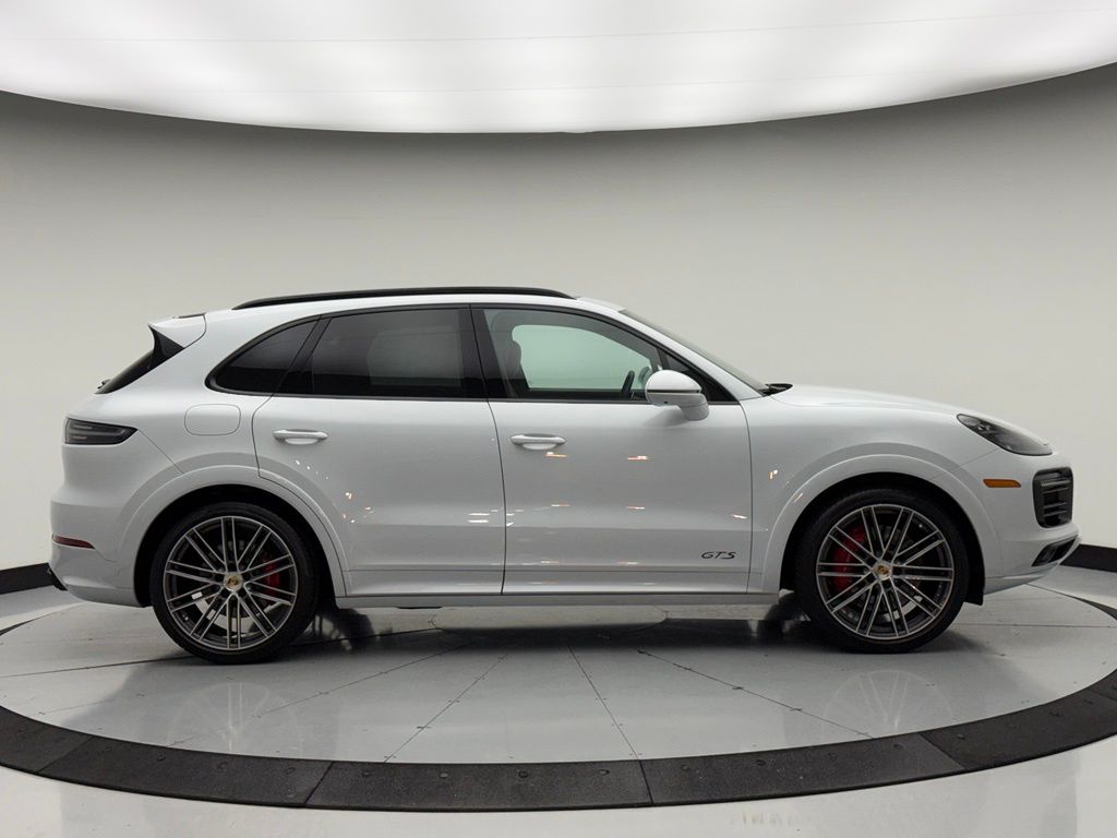Thumbnail: 2023 Porsche Cayenne - 8