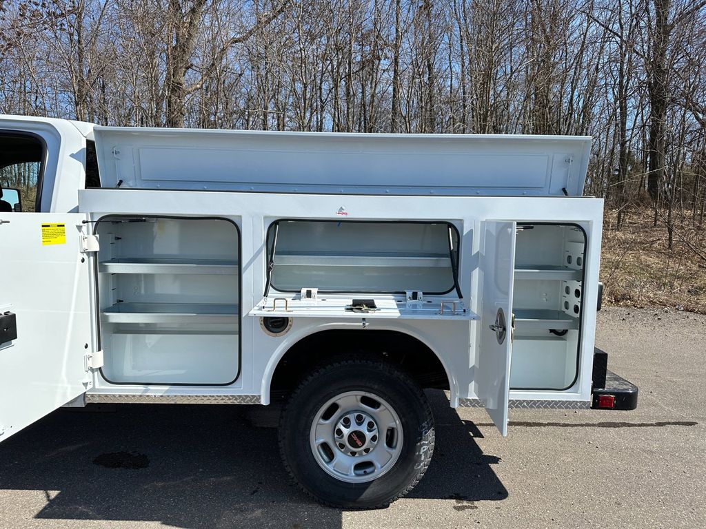 2023 GMC Sierra 2500HD Pro 16