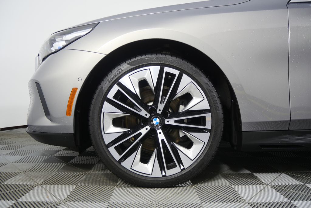 Thumbnail: 2025 BMW 5 Series - 7