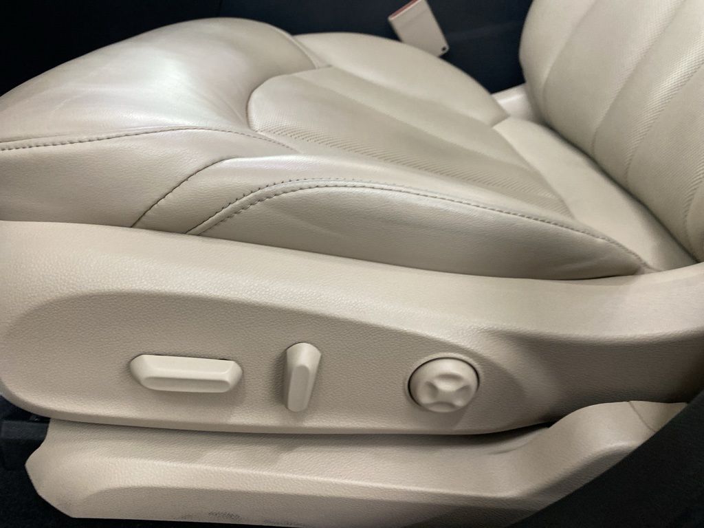 2020 Buick Envision Essence photo
