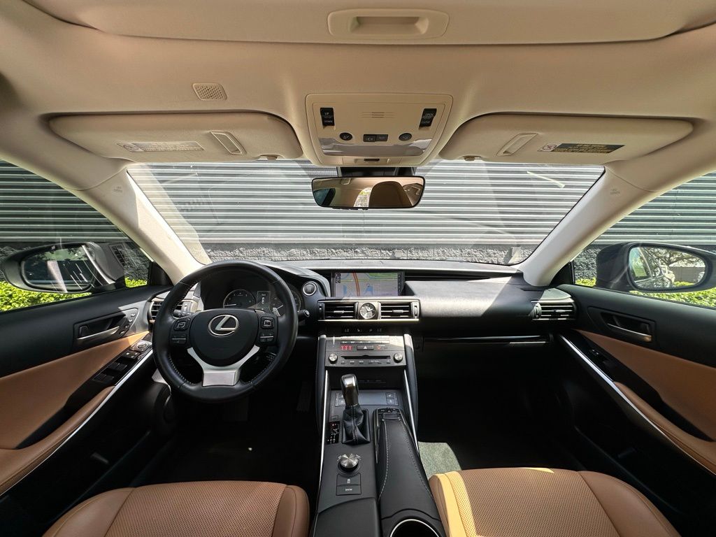 Thumbnail: 2019 Lexus IS - 29