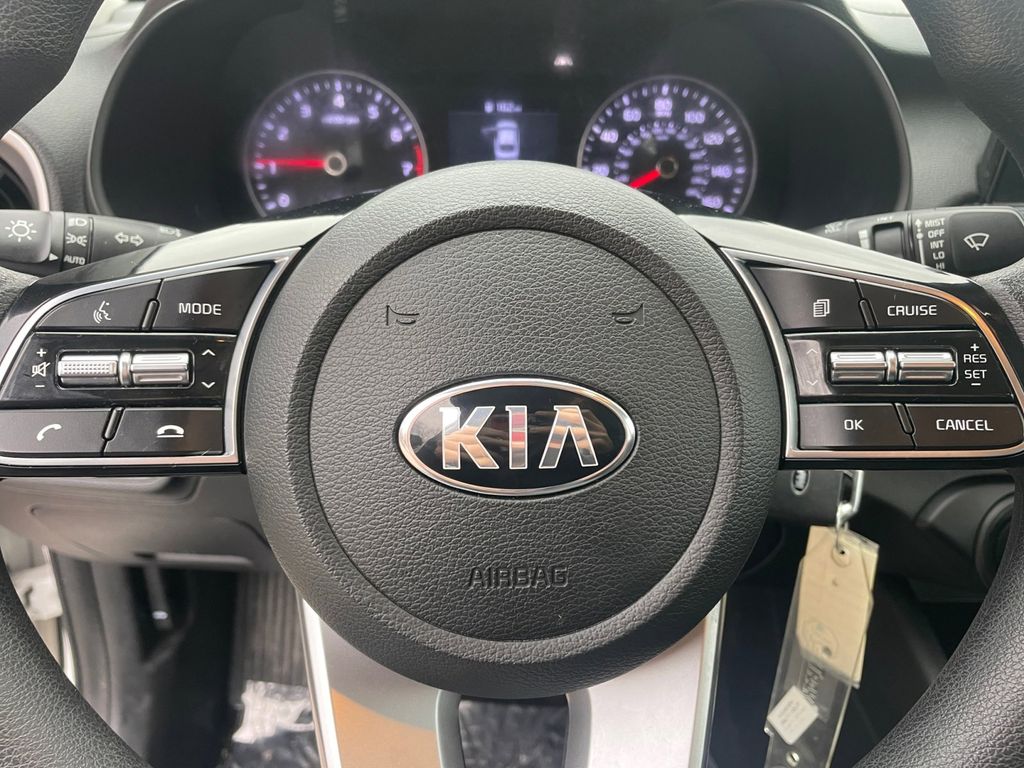 2020 Kia Forte FE 17