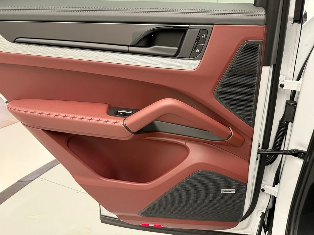 Thumbnail: 2026 Porsche Cayenne - 26