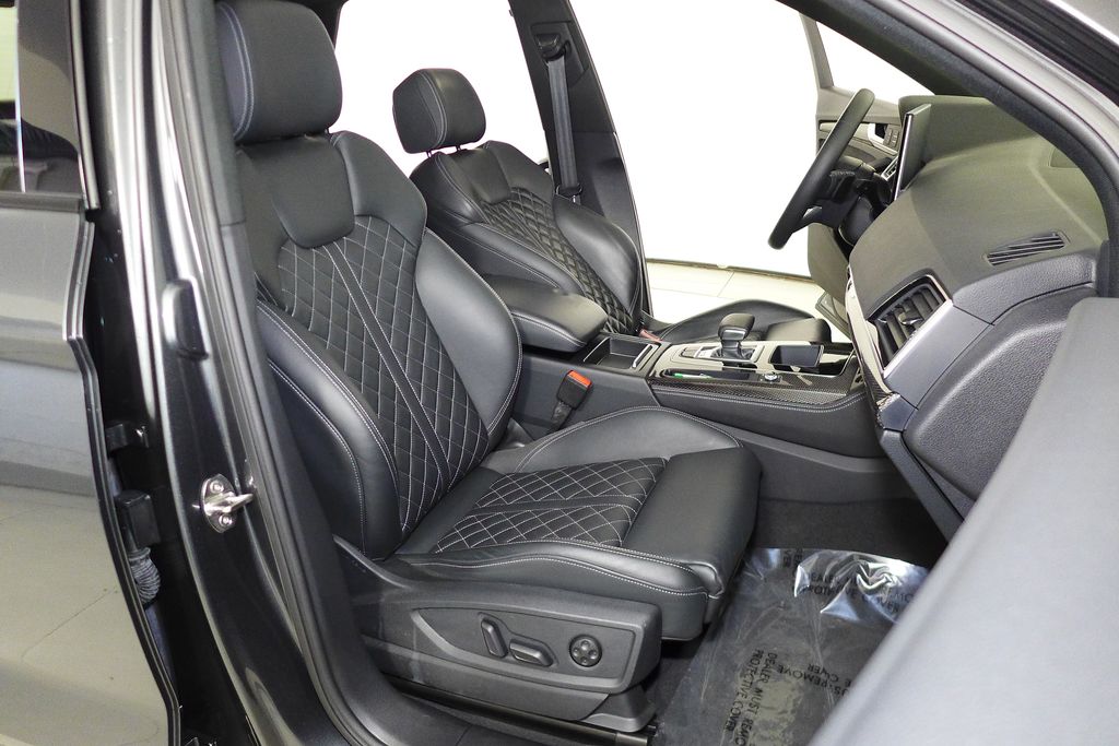 Thumbnail: 2022 Audi SQ5 - 19