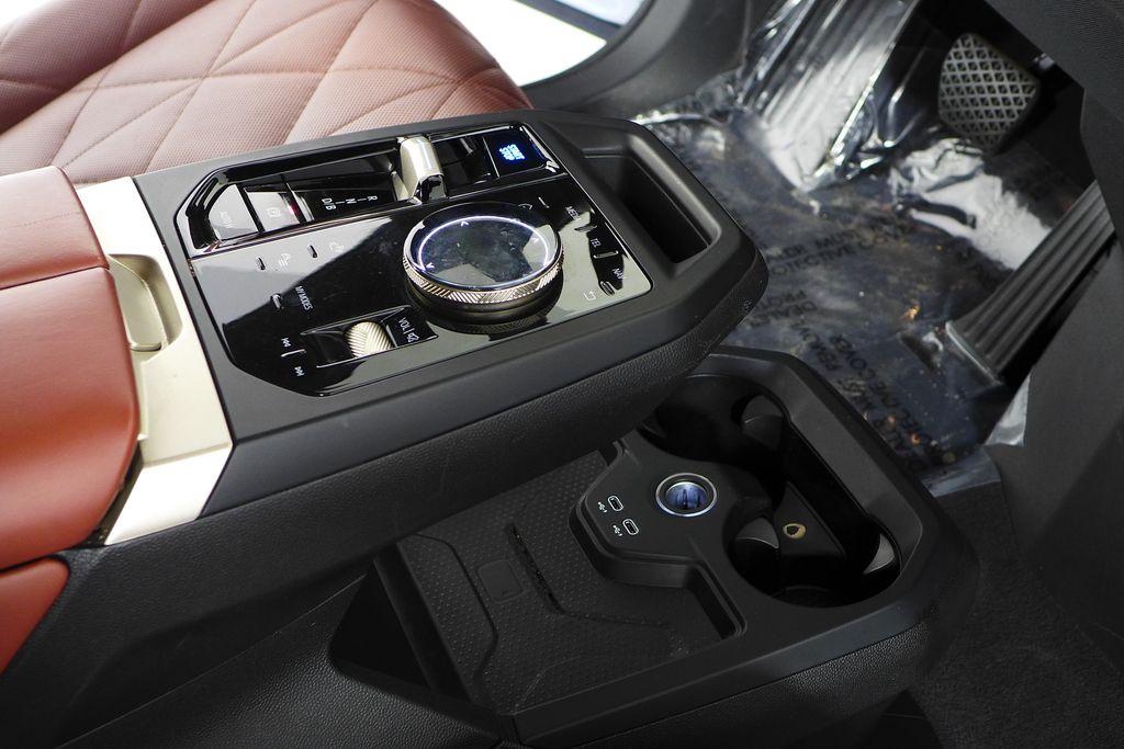 Thumbnail: 2024 BMW iX - 14