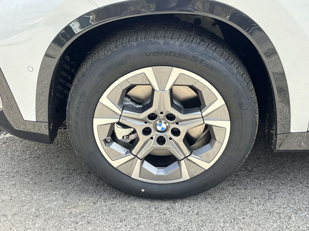 Thumbnail: 2025 BMW X1 - 10