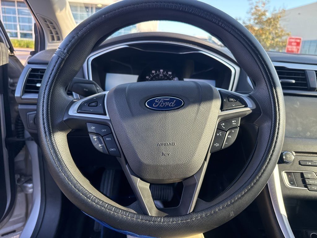 2016 Ford Fusion SE - 8