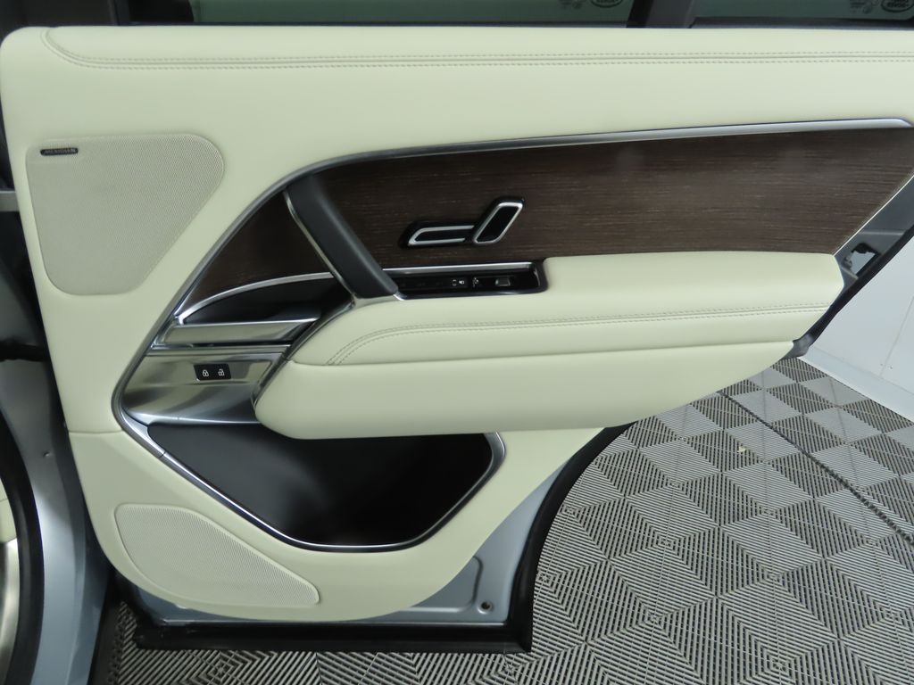 2023 Land Rover Range Rover SE 28