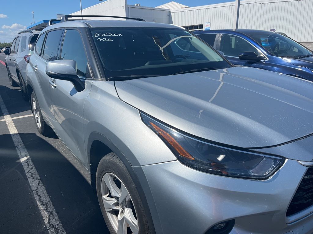 Thumbnail: 2022 Toyota Highlander - 3