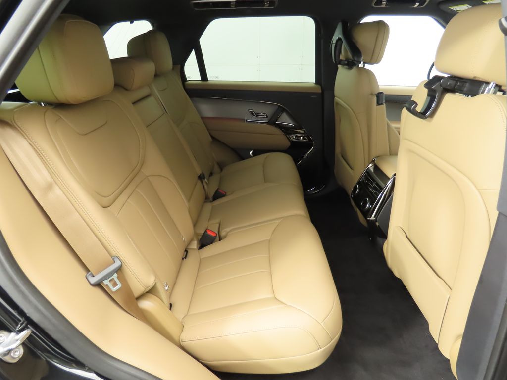 2025 Land Rover Range Rover Sport SE 24