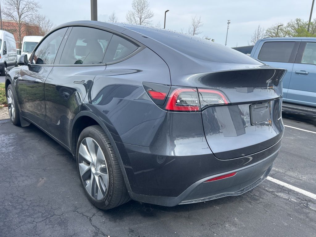 View vehicle photo 2