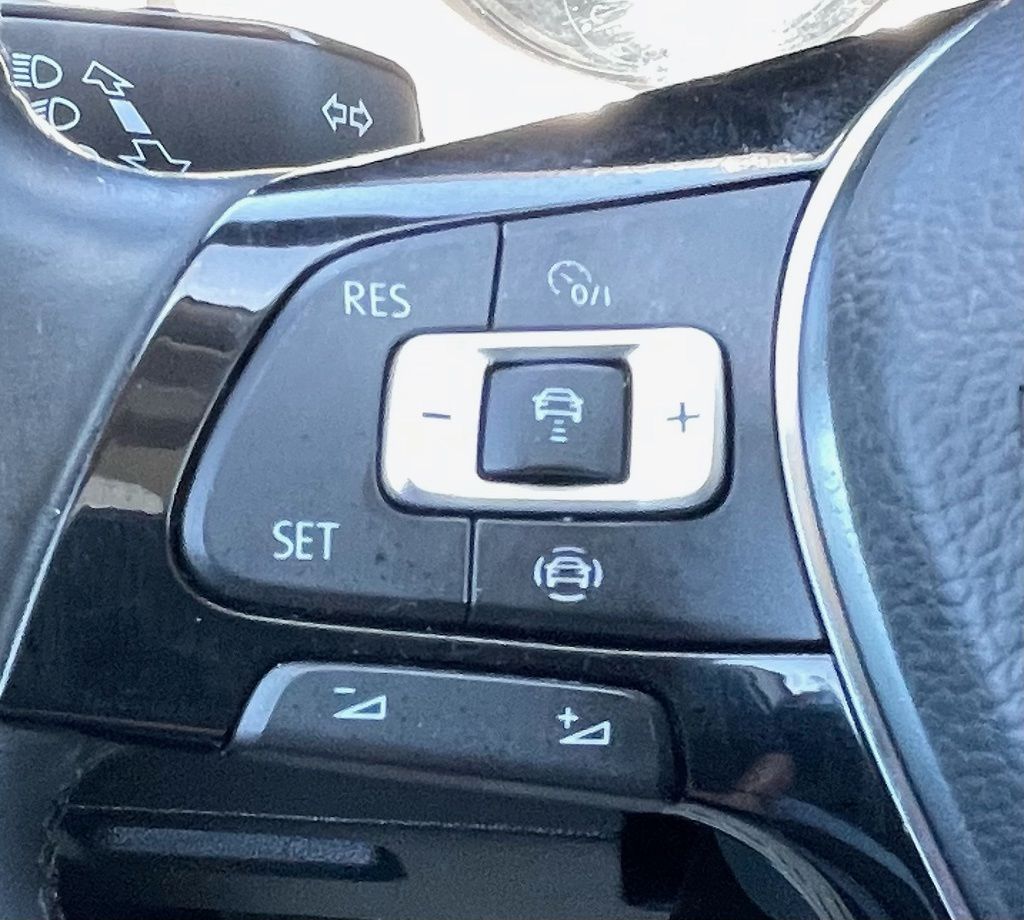 2020 Volkswagen Atlas 3.6L V6 SE White at Community Kia