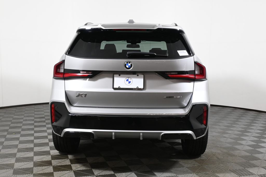 Thumbnail: 2027 BMW X1 - 6