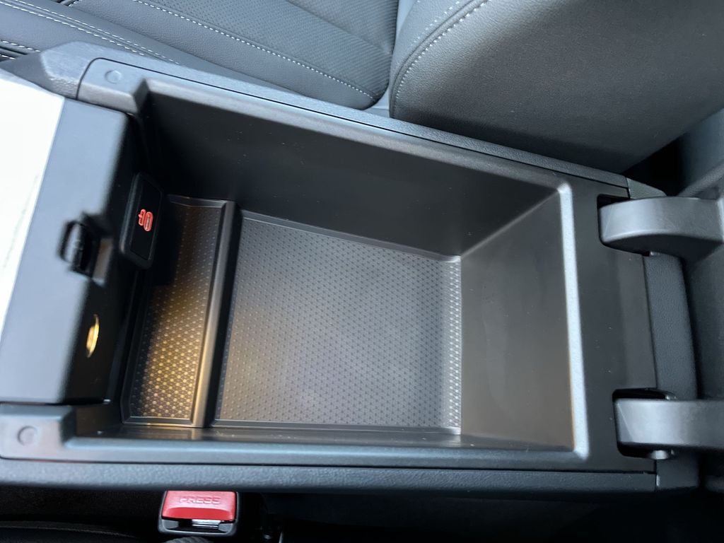 Thumbnail: 2025 BMW i4 - 21