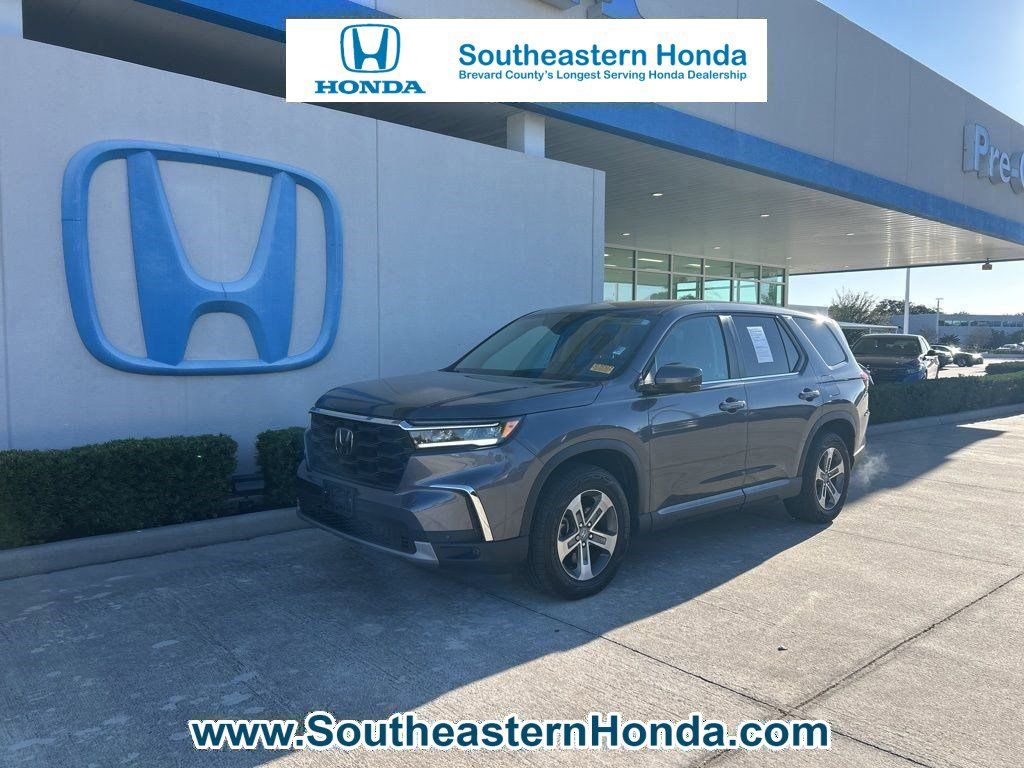 2024 Honda Pilot EX-L FWD with Captains Chairs