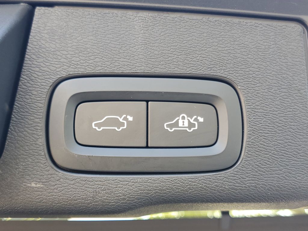 used 2023 Volvo XC60 car, priced at $28,895