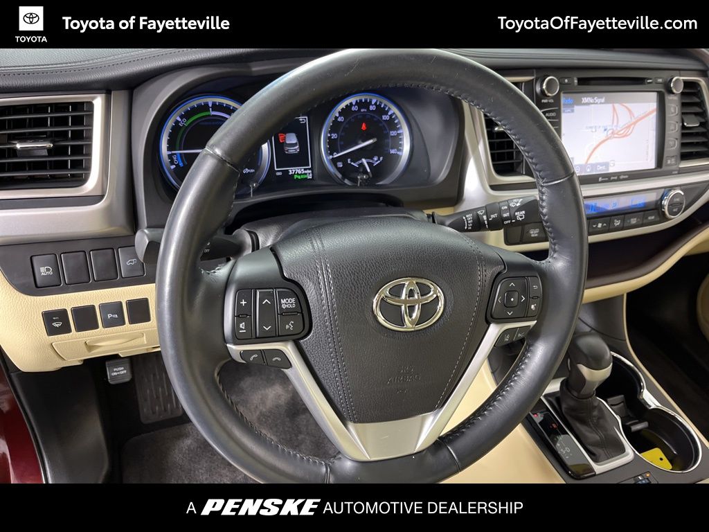 2017 Toyota Highlander Limited 32