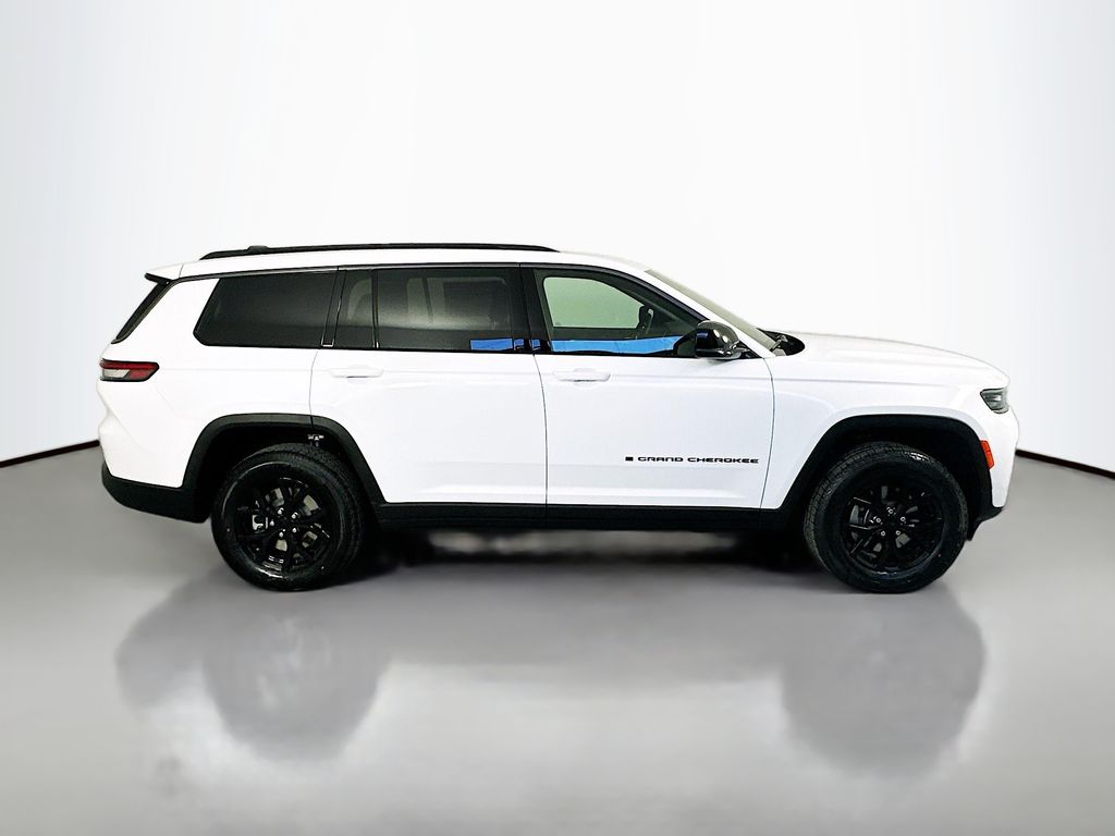 New 2026 White/off-white Jeep Laredo Altitude image 8