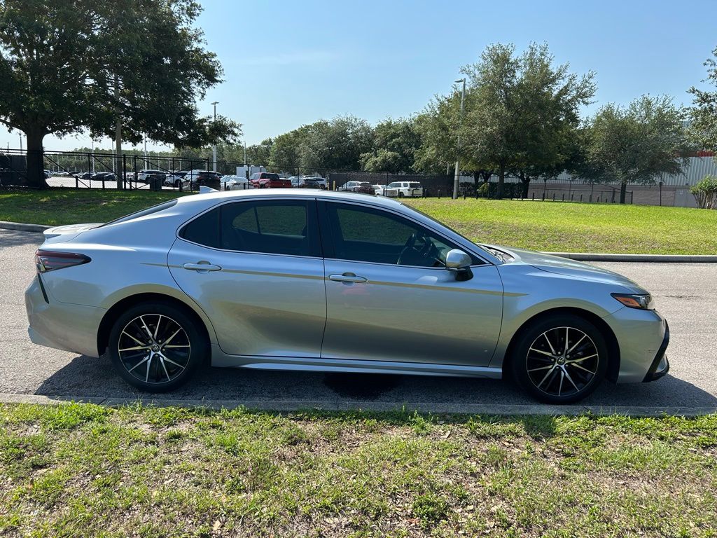 2024 Toyota Camry SE 6