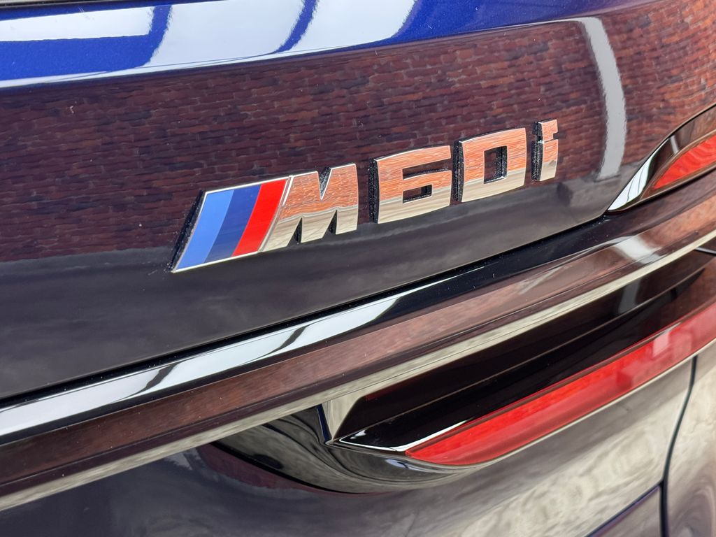 New 2026  BMW M60i image 5