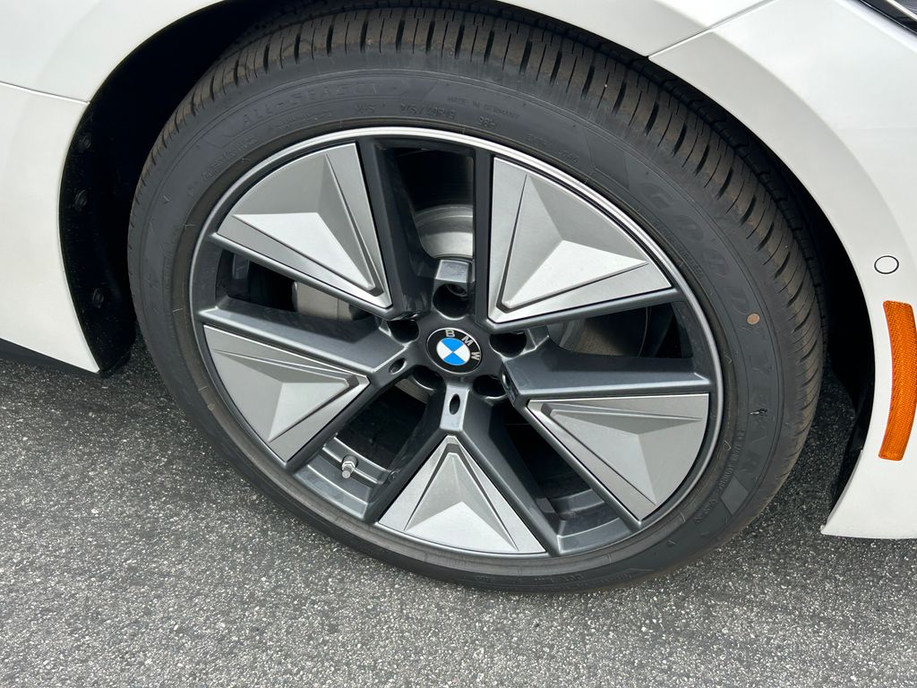 Thumbnail: 2025 BMW i4 - 3