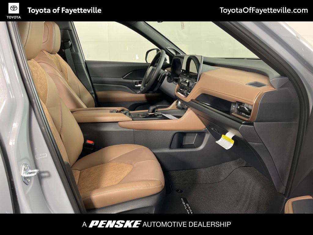 Thumbnail: 2026 Toyota Grand Highlander - 8