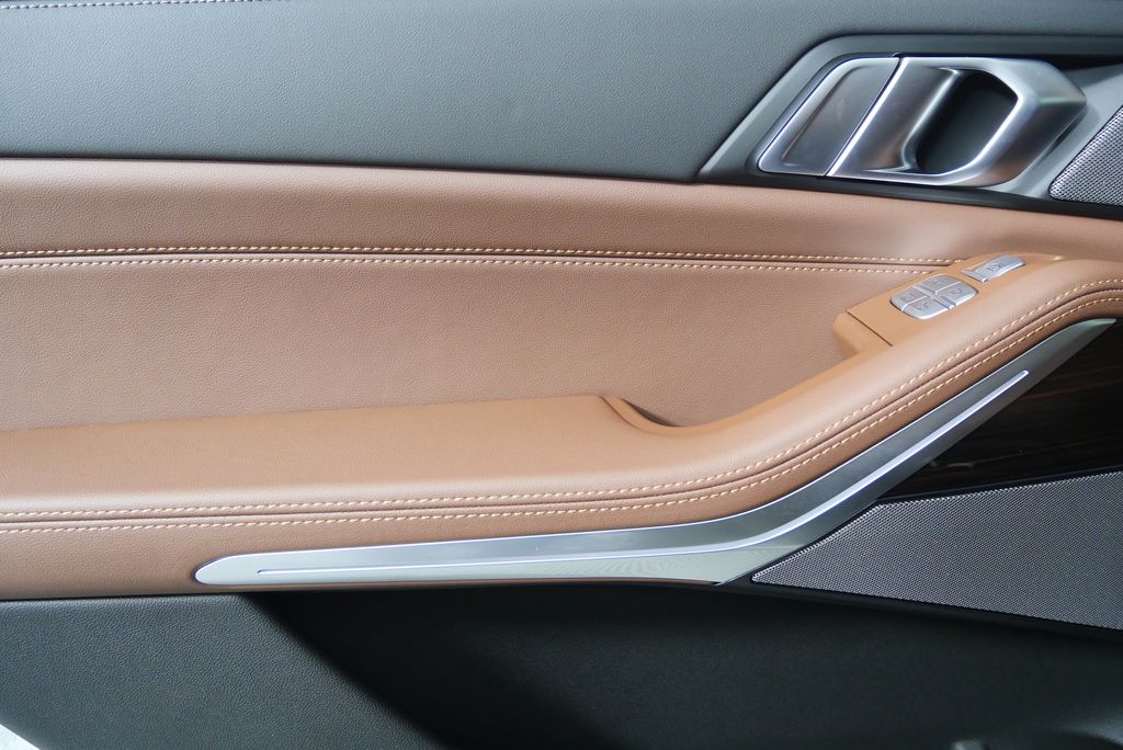 Thumbnail: 2026 BMW X7 - 14