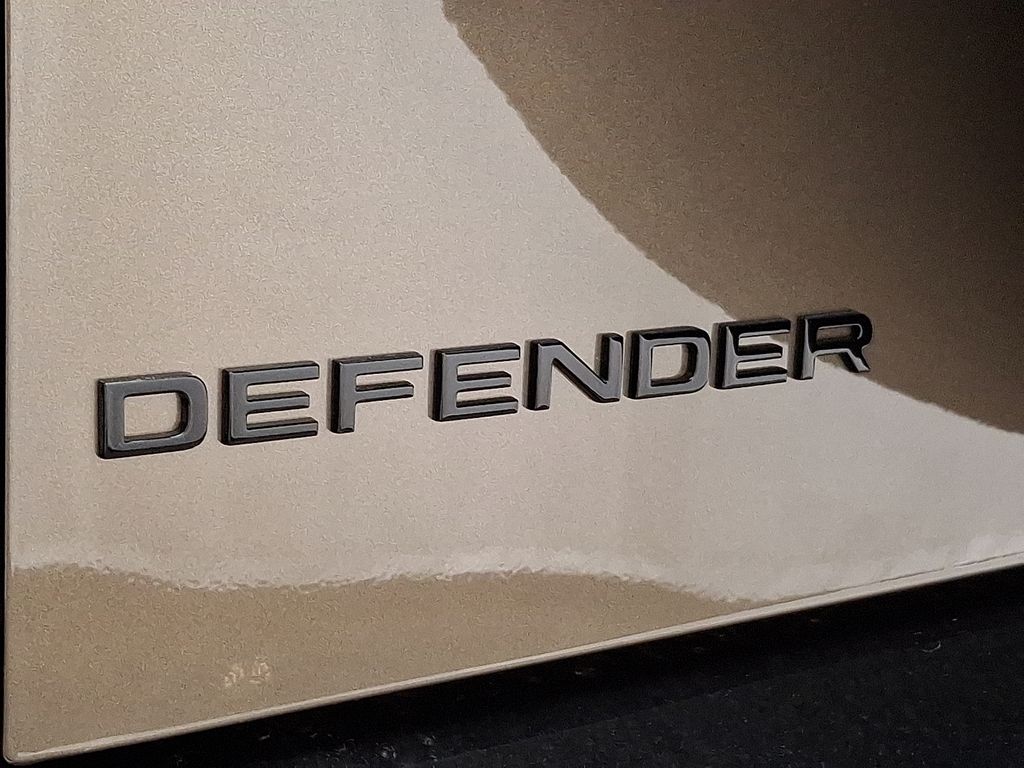 2025 Land Rover Defender 110 19