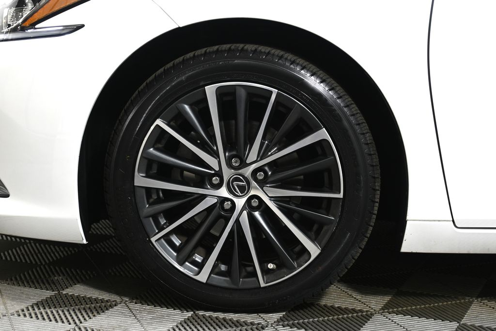 Thumbnail: 2023 Lexus ES - 12