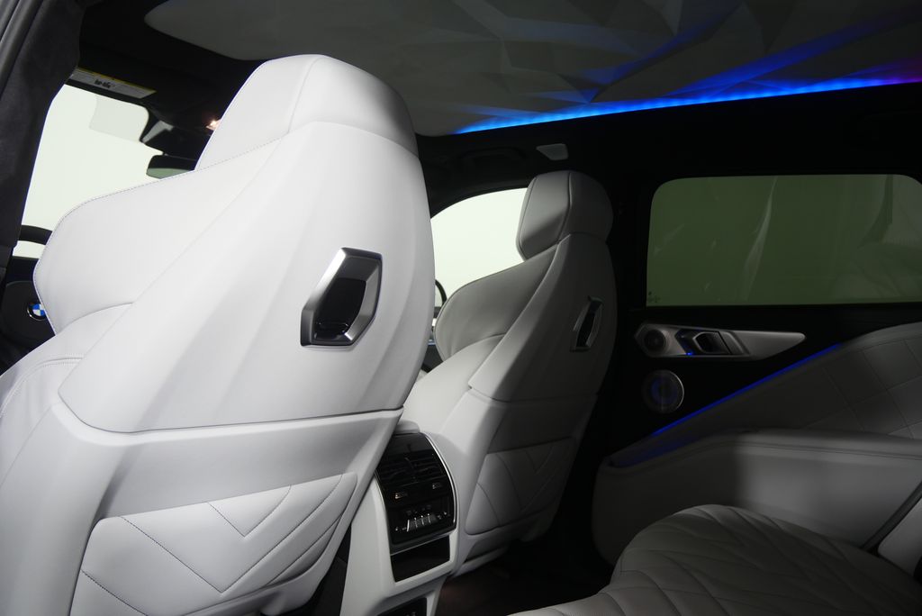 Thumbnail: 2026 BMW XM - 17