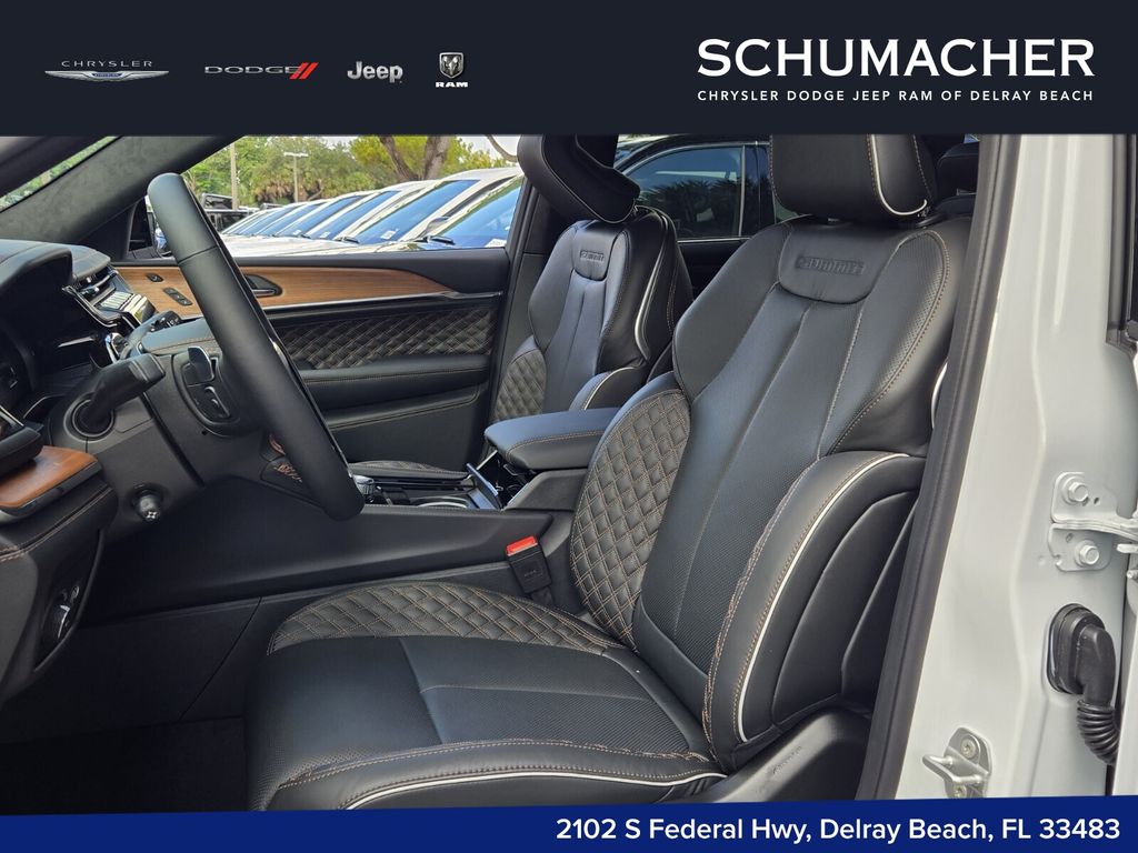 new 2025 Jeep Grand Cherokee car, priced at $65,075
