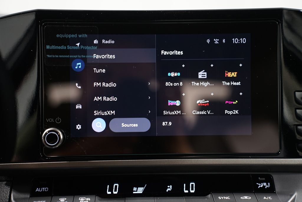 2025 Toyota Camry SE 19