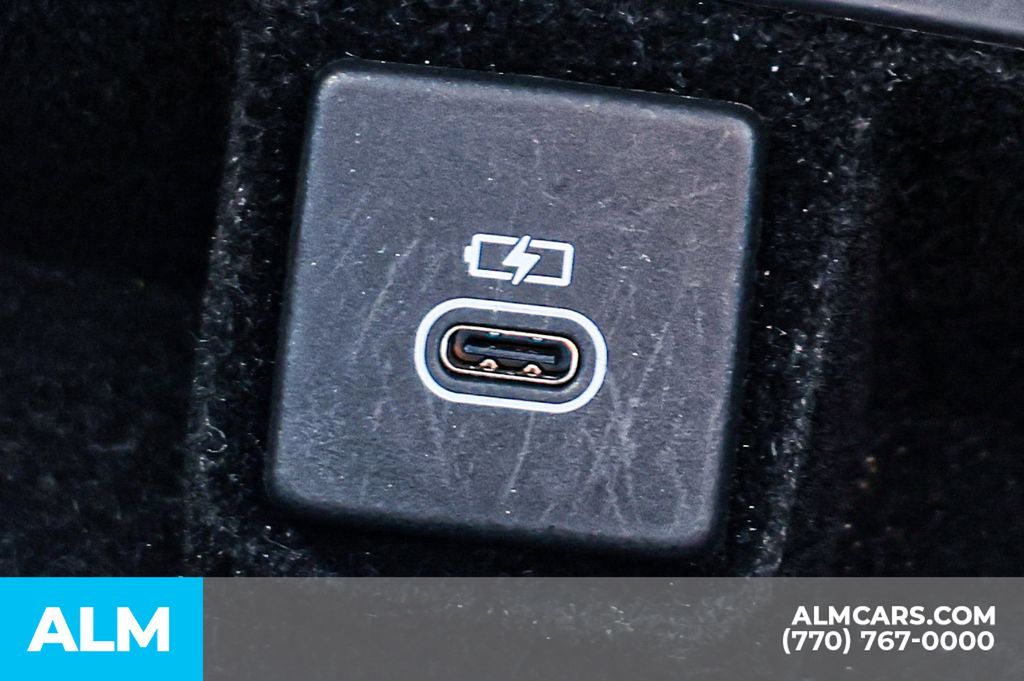 Used 2023 White Land Rover SE image 45