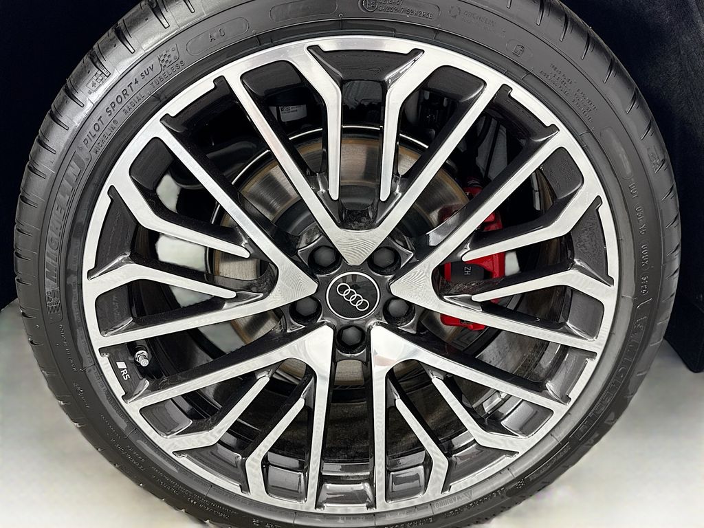 Thumbnail: 2025 Audi SQ5 - 32