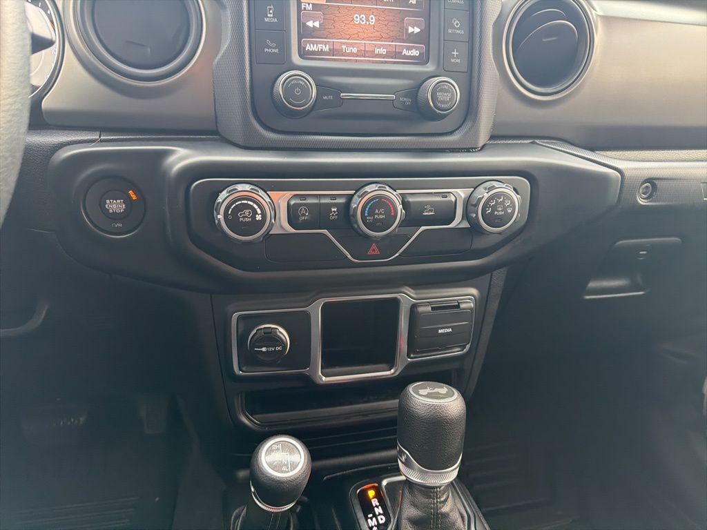 Thumbnail: 2021 Jeep Wrangler - 15