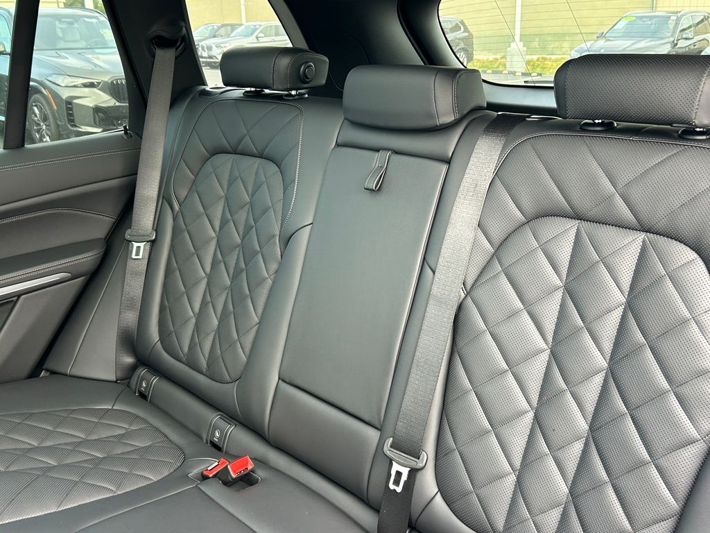 2026 BMW X5 xDrive50e 32