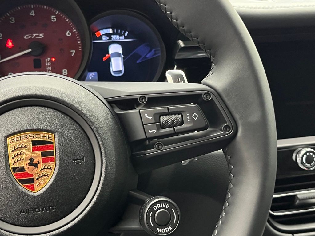 Thumbnail: 2026 Porsche Macan - 14