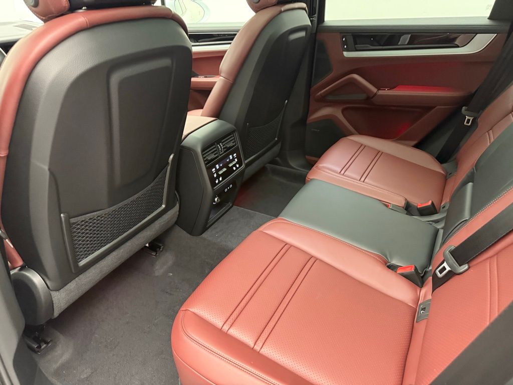 Thumbnail: 2026 Porsche Cayenne - 24