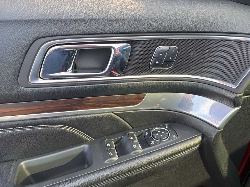 Thumbnail: 2016 Ford Explorer - 28