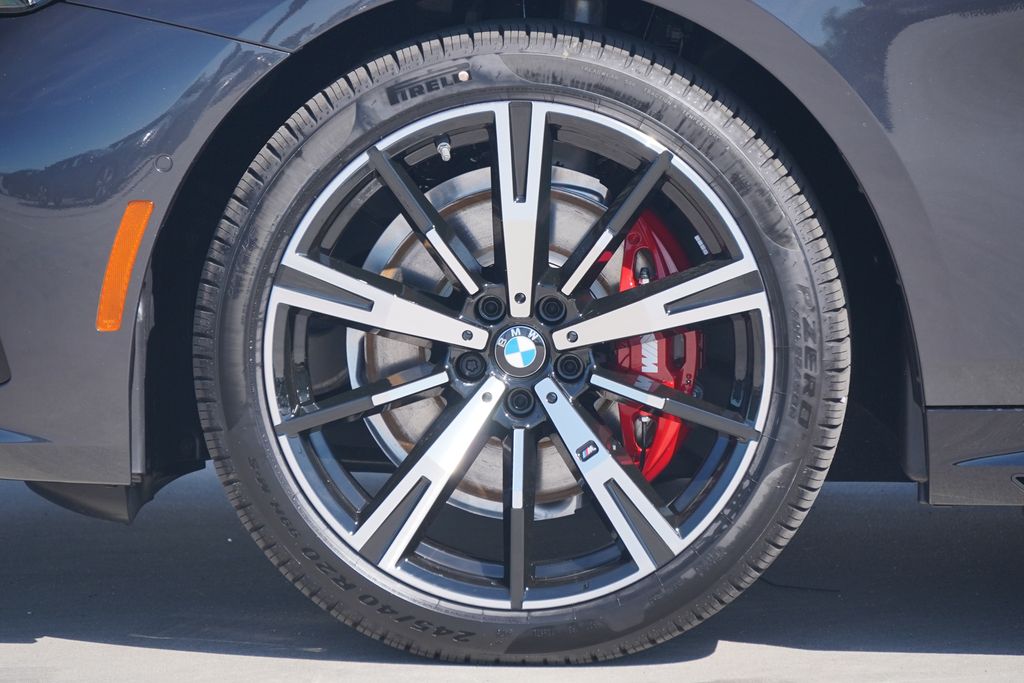 Thumbnail: 2026 BMW 5 Series - 5