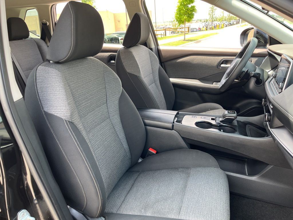 2023 Nissan Rogue SV 28