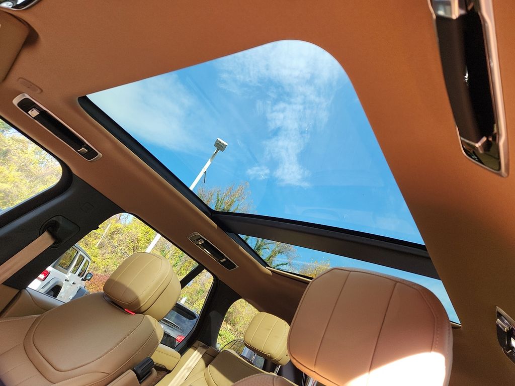 Thumbnail: 2025 Land Rover Range Rover - 14