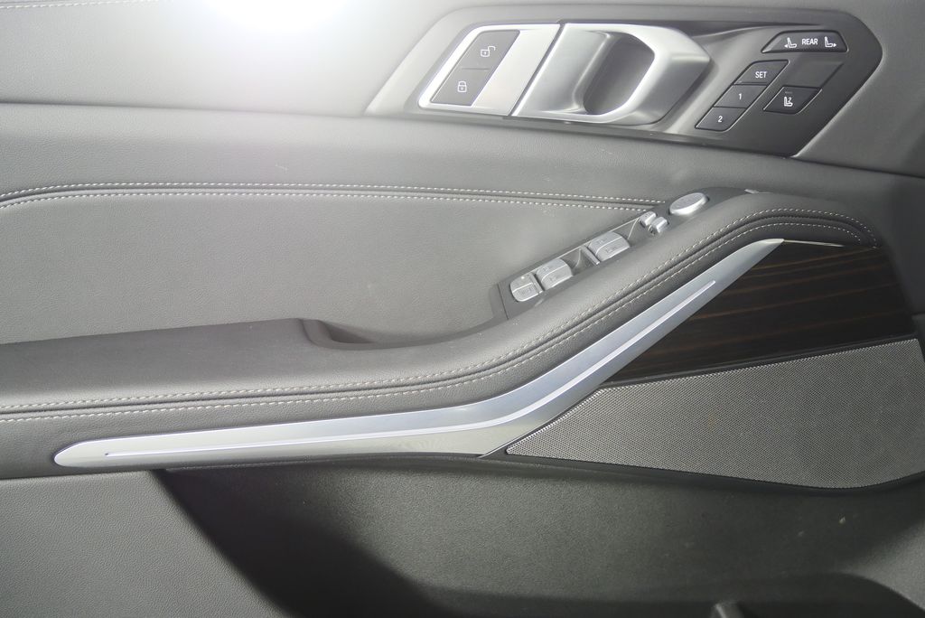 Thumbnail: 2025 BMW X7 - 8