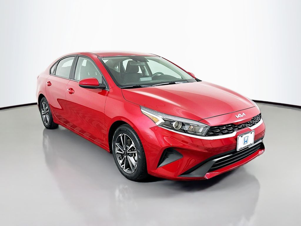 Thumbnail: 2022 Kia Forte - 3