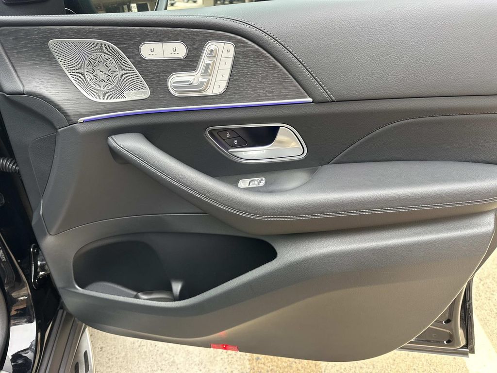 Thumbnail: 2026 Mercedes-Benz GLE - 10