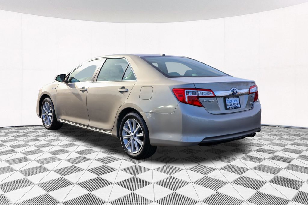 2014 Toyota Camry Hybrid LE 10