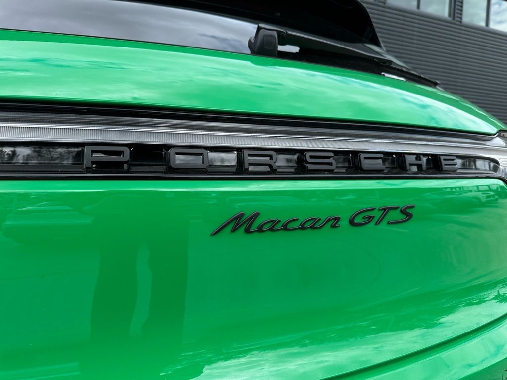 Thumbnail: 2026 Porsche Macan - 14