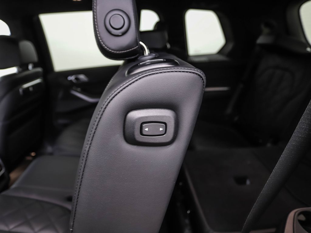 Thumbnail: 2023 BMW X7 - 22